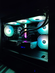 AMD Ryzen 7 7800X3D - RX 9070 XT - 32GB DDR5 - 1TB SSD (1 foto / 7)