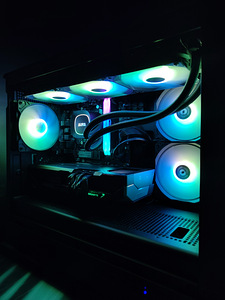 AMD Ryzen 7 7800X3D - RX 9070 XT - 32GB DDR5 - 1TB SSD (2 foto / 7)
