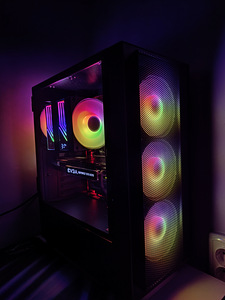 4790K - Z97 - EVGA 1070 8GB - 16GB 2400MHZ DDR3 - 512GB SSD (4 foto / 8)