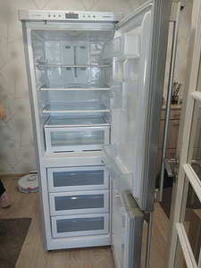Холодильник Samsung (2 фото из 5)