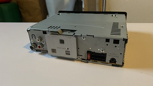 Автомагнитола JVC KD-R422 (4 фото из 4)