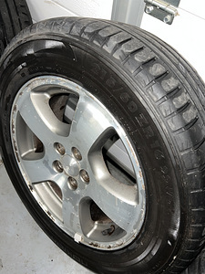 Subaru 215/60 ZR16 (4 foto / 8)