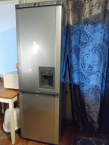 Холодильник самсунг (3 фото из 3)