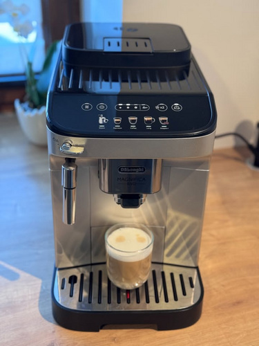 Täisautomaatne kohvimasin Delonghi Magnifica EVO