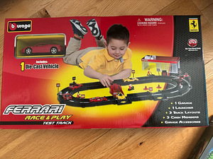 Bburago 1:43 Ferrari Race and Play Test Track (1 foto / 1)