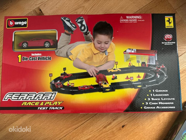 Bburago 1:43 Ferrari Race and Play Test Track