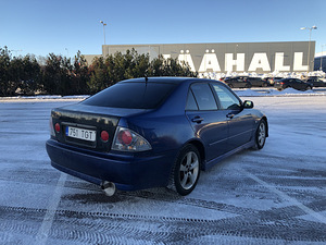 Мануал Lexus IS200 114kW (2 фото из 4)