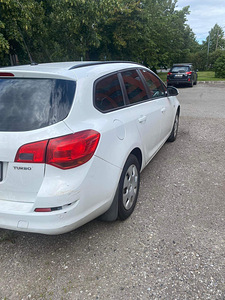 OPEL ASTRA SPORTS TOURER (8 foto / 10)