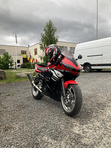 Yamaha yzf R6 2004a. (1 foto / 8)