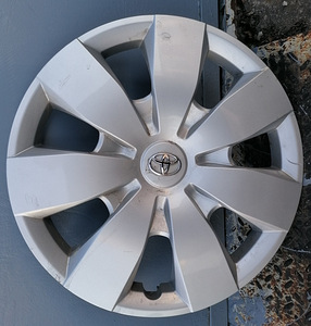 Müün ilukulpide komplekti a/m Toyota Auris, R16 (1 foto / 1)