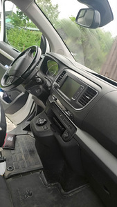 Peugeot Traveller 2017 (7 foto / 9)