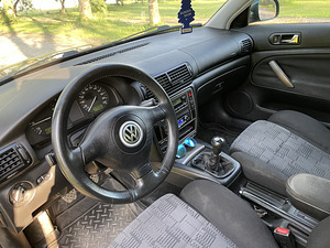 Volkswagen Passat (6 foto / 8)