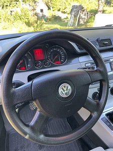 Volkswagen Passat (8 foto / 10)