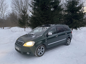 Toyota Avensis Verso (1 foto / 11)