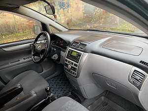 Toyota Avensis Verso (4 foto / 11)