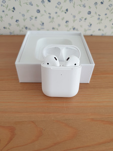 Apple AirPods 2 (4 фото из 4)