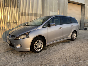 Mitsubishi Grandis 2005 (2 foto / 10)