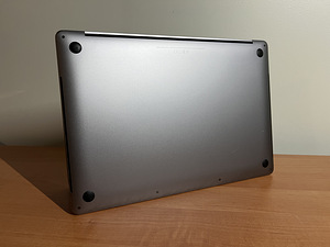 Macbook Pro 15” Retina i7 16gb 256gb 2017 (6 foto / 7)