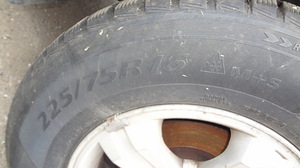 Müüa veljed koos rehvidega KIA SORENTO (4 foto / 4)