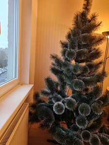 Искуственная ель (2 фото из 3)