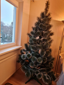 Искуственная ель (3 фото из 3)