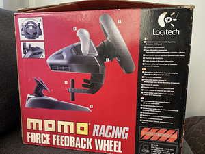 Джойстик и педали Logitech (2 фото из 2)