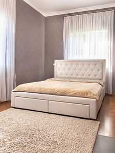 Valge voodi 180×200 (1 foto / 2)