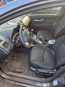 Toyota Auris 1.4 d4d (6 foto / 9)