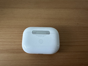 Apple AirPods Pro With Wireless Charging Case (8 foto / 9)
