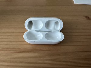 Apple AirPods Pro With Wireless Charging Case (9 foto / 9)