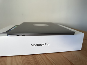 Apple MacBook Pro 13 2020 / M1 / 1TB SSD / 16GB RAM / 61 Cyc (5 foto / 10)