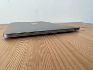 Apple MacBook Pro 13" 2017 / i5 2.3GHz / 8GB RAM / 128GB SSD (7 foto / 10)