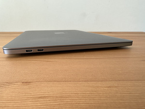 Apple MacBook Pro 13" 2020 /16GB RAM /512 GB SSD / i5 2 GHz (5 foto / 10)