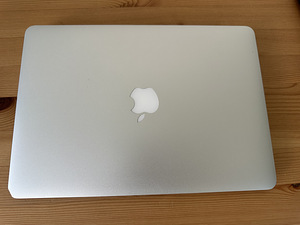 Apple MacBook Air 13" 2017 / i5 1.8GHz / 8GB RAM / 128GB SSD (6 foto / 9)