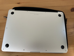 Apple MacBook Air 13" 2017 / i5 1.8GHz / 8GB RAM / 128GB SSD (7 foto / 9)