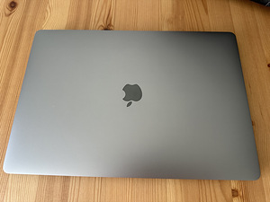 Apple MacBook Pro 16 /i9 9980HK 2.4GHz /16GB RAM /512 GB SSD (3 foto / 10)
