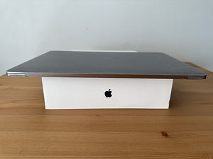 Apple MacBook Pro 15" 2016 / i7 2.7GHz / 16GB RAM / 1TB SSD (7 foto / 10)