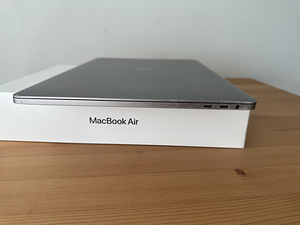 Apple MacBook Pro 15" 2016 / i7 2.7GHz / 16GB RAM / 1TB SSD (8 foto / 10)