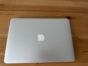Apple MacBook Pro 13" 2013 / i5 2.4GHz / 4GB RAM / 128GB SSD (4 foto / 10)