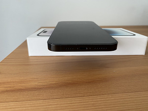Apple iPhone 14 Pro Max 128GB Space Black (3 foto / 8)