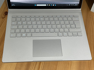 Microsoft Surface Book 3 13.5 (2000 x 3000), i7,16GB GTX1650 (2 foto / 10)