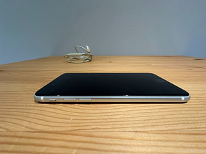 Apple iPhone SE (2020) 64GB (3 foto / 9)