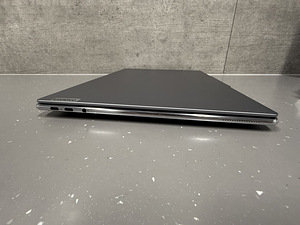 Lenovo Yoga Slim 7, Ryzen 7840S, 3K 90Hz OLED, 1TB SSD,16GB (6 foto / 9)