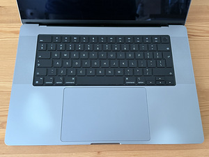 Apple MacBook Pro 16" 2021 | 32GB! | M1 PRO 10/16 |512GB SSD (3 foto / 10)