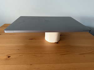 Apple MacBook Pro 16 / i9 9980H 2.3GHz / 16GB RAM /1TB SSD (7 foto / 10)
