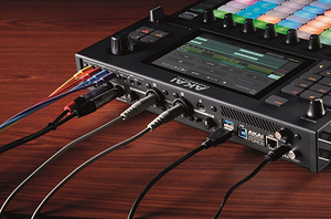 Akai Force Professional -standalone music production system. (1 foto / 3)