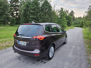 Opel Zafira Exclusive (3 foto / 15)