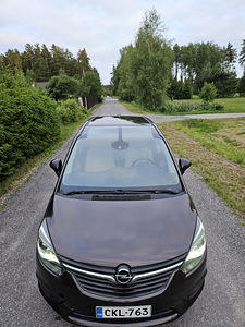 Opel Zafira Exclusive (4 foto / 15)