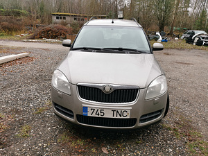 Skoda Roomster (2 фото из 8)