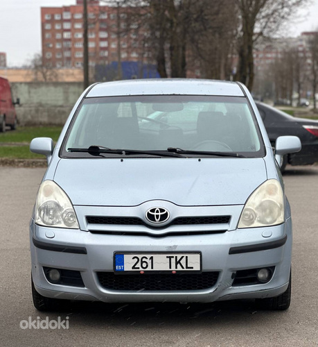 Продается Toyota Corolla Verso 2,0L 85kw (фото #1)